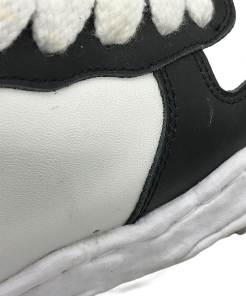 Maison MIHARA YASUHIRO（メゾン ミハラ ヤスヒロ）Maison MIHARA YASUHIRO (メゾン ミハラ ヤスヒロ) WAYNE LOW ブラック×ホワイト サイズ:不明の古着・服飾アイテム