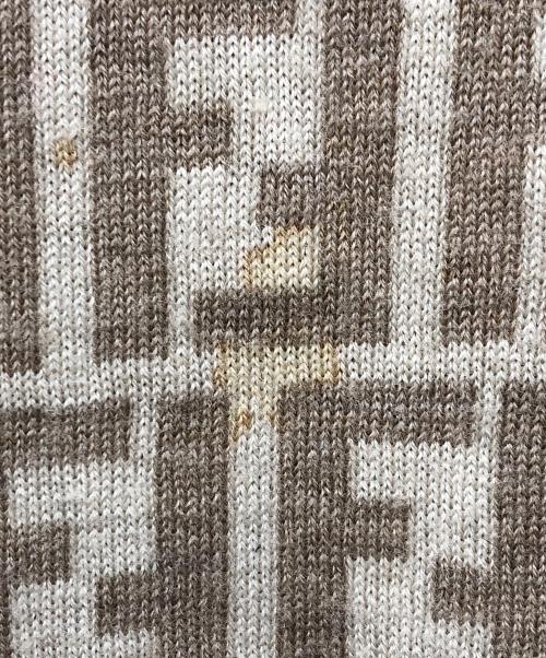FENDI（フェンディ）FENDI (フェンディ) VIRGIN WOOL ズッカ柄モックネックニット ベージュ サイズ:52の古着・服飾アイテム