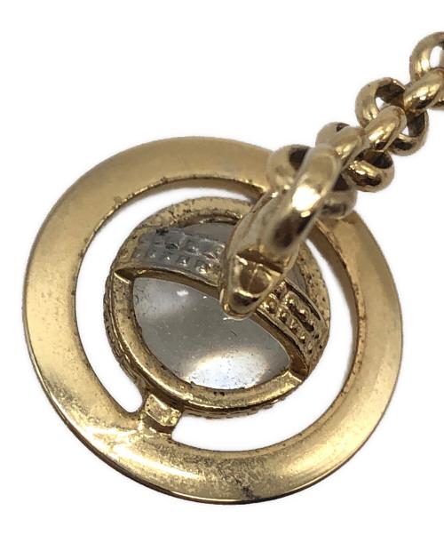 Vivienne Westwood（ヴィヴィアンウエストウッド）Vivienne Westwood (ヴィヴィアンウエストウッド) 4連チャームブローチ ゴールドの古着・服飾アイテム