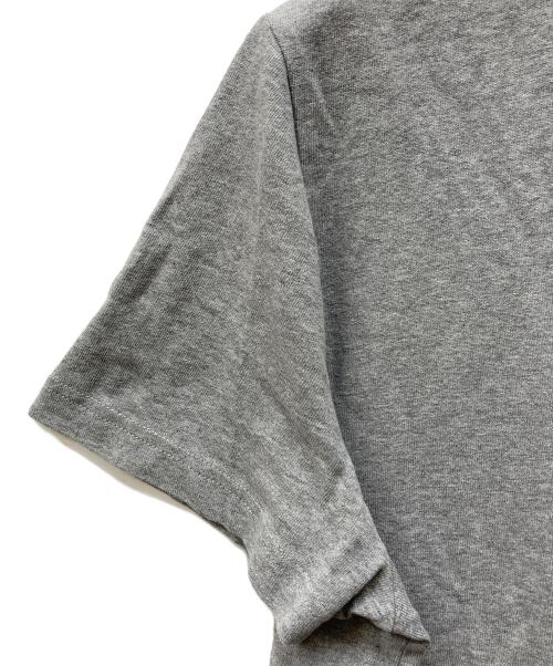 A.P.C.（アーペーセー）A.P.C. (アーペーセー) J.W.ANDERSON (ジェイダブリューアンダーソン) コラボ ロゴプリントTシャツ グレー サイズ:XLの古着・服飾アイテム