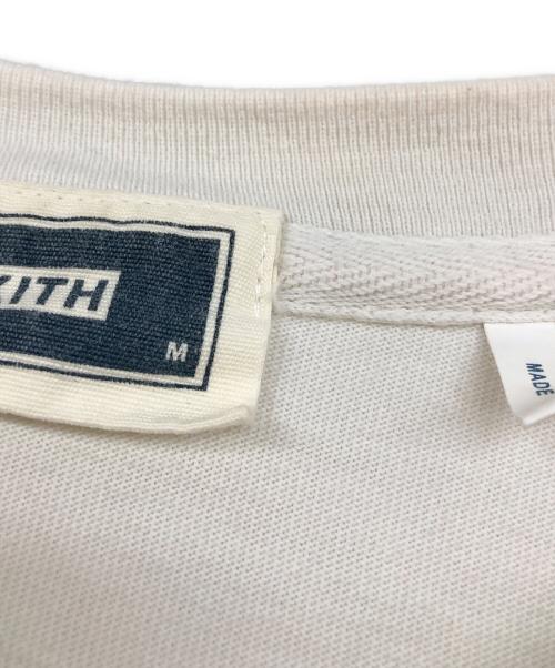 KITH（キス）KITH (キス) カットオフロゴプリントTシャツ アイボリー サイズ:Mの古着・服飾アイテム