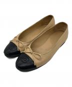 CHANELシャネル）の古着「ココマークトゥ フラットシューズ」｜ベージュ×ブラック