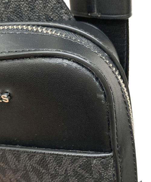 MICHAEL KORS（マイケル・コース）MICHAEL KORS (マイケルコース) HUDSON スリングバッグ グレーの古着・服飾アイテム