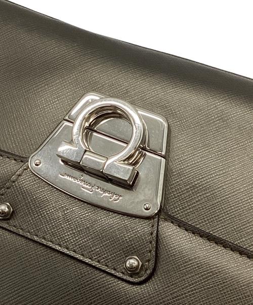Salvatore Ferragamo（サルヴァトーレ フェラガモ）Salvatore Ferragamo (サルヴァトーレ フェラガモ) ガンチーニターンロック ハンドバッグ グレーの古着・服飾アイテム