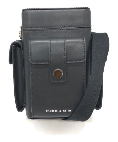 CHARLES & KEITH（チャールズアンドキース）CHARLES & KEITH (チャールズ＆キース) ブロンテ マルチポケットボディバグの古着・服飾アイテム