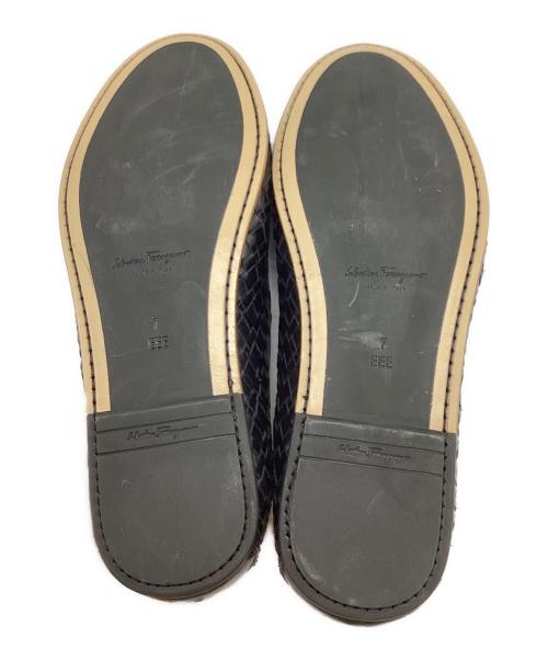 Salvatore Ferragamo（サルヴァトーレ フェラガモ）Salvatore Ferragamo (サルヴァトーレ フェラガモ) イントレチャートスリッポン ブラック サイズ:SIZE 7の古着・服飾アイテム