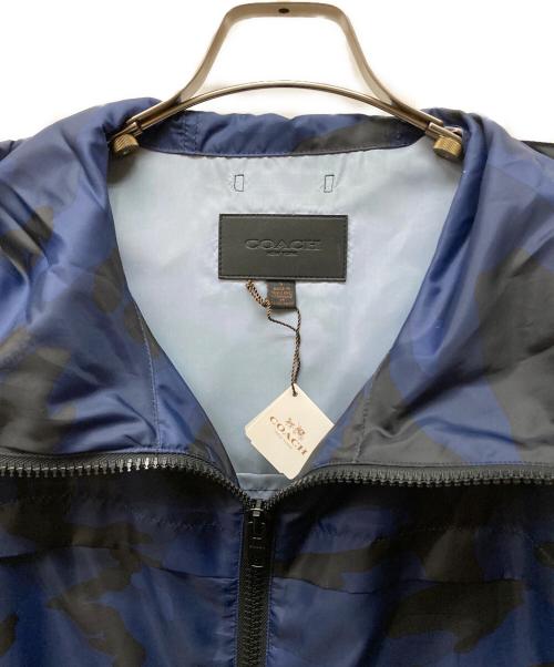 COACH（コーチ）COACH (コーチ) PACKABLE CAMO WINDBREAKER ネイビー サイズ:S 未使用品の古着・服飾アイテム