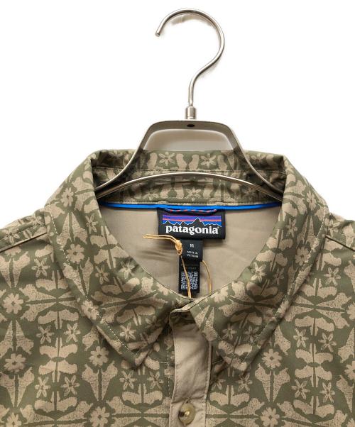 Patagonia（パタゴニア）Patagonia (パタゴニア) ショートスリーブ・セルフガイデッド・サン・シャツ ベージュ サイズ:M 未使用品の古着・服飾アイテム