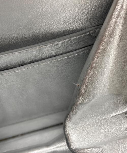 Ferragamo（フェラガモ）Ferragamo (フェラガモ) 24SS メタリック トップハンドルバッグ シルバーの古着・服飾アイテム