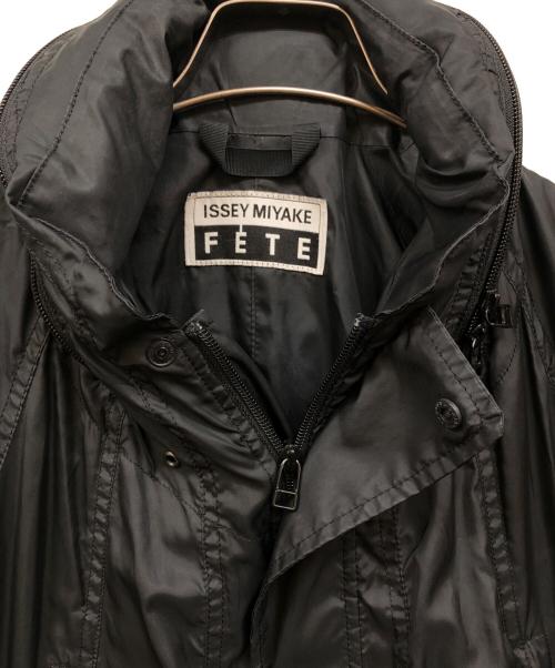 ISSEY MIYAKE FETE（イッセイミヤケフェット）ISSEY MIYAKE FETE (イッセイミヤケフェット) パラシュートコート ブラック サイズ:3の古着・服飾アイテム
