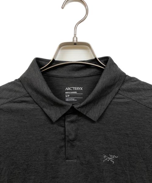 ARC'TERYX（アークテリクス）ARC'TERYX (アークテリクス) KADEM POLO M グレー サイズ:Sの古着・服飾アイテム