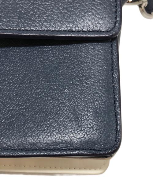 Maison Margiela（メゾンマルジェラ）Maison Margiela (メゾンマルジェラ) ニューロック ホリゾンタル レザーショルダーバッグ ネイビー×ホワイトの古着・服飾アイテム