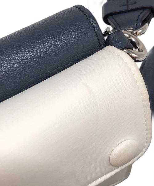 Maison Margiela（メゾンマルジェラ）Maison Margiela (メゾンマルジェラ) ニューロック ホリゾンタル レザーショルダーバッグ ネイビー×ホワイトの古着・服飾アイテム