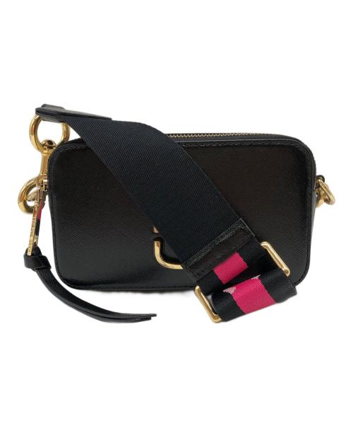 MARC JACOBS（マークジェイコブズ）MARC JACOBS (マークジェイコブス) SNAPSHOT ショルダーバッグ ブラック×ピンクの古着・服飾アイテム