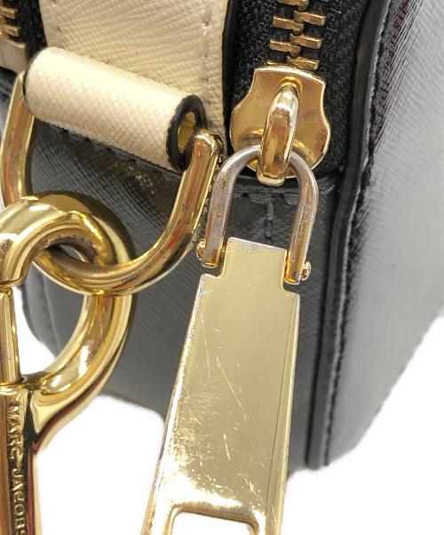 MARC JACOBS（マークジェイコブズ）MARC JACOBS (マークジェイコブス) SNAPSHOT ショルダーバッグ ブラック×ピンクの古着・服飾アイテム