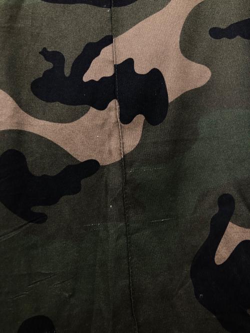 VALENTINO（ヴァレンティノ）VALENTINO (ヴァレンティノ) カモフラ柄 センターシームパンツ カーキ サイズ:50の古着・服飾アイテム