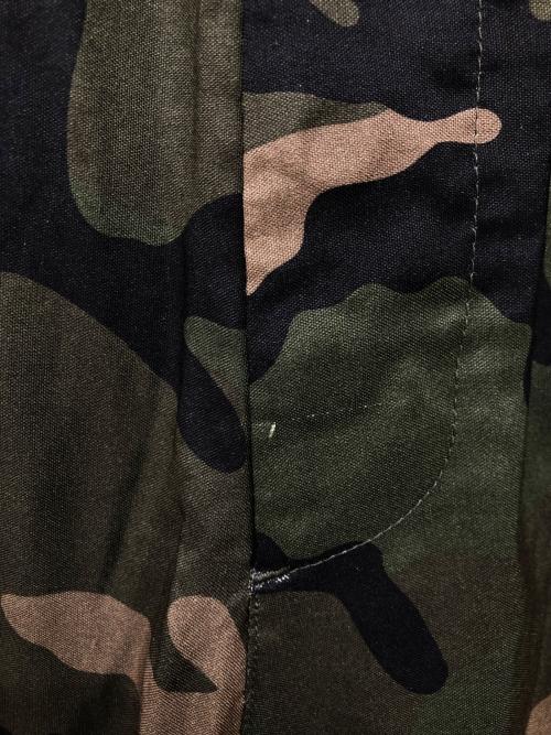 VALENTINO（ヴァレンティノ）VALENTINO (ヴァレンティノ) カモフラ柄 センターシームパンツ カーキ サイズ:50の古着・服飾アイテム