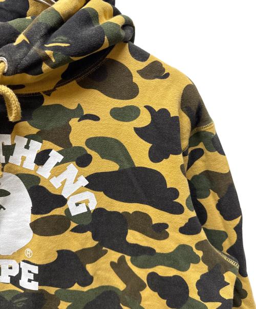 A BATHING APE（ア ベイシング エイプ）A BATHING APE (ア ベイシング エイプ) カモカレッジロゴパーカー イエロー サイズ:2XLの古着・服飾アイテム