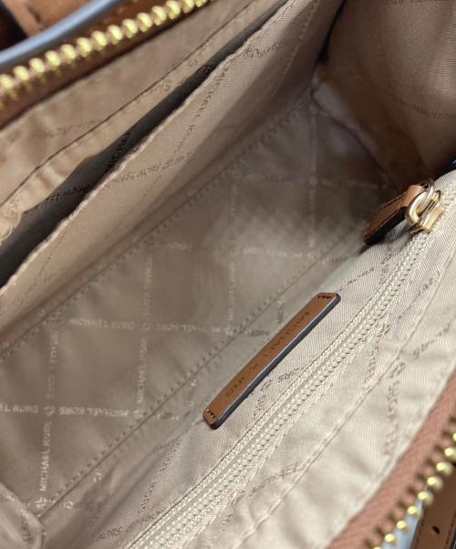 MICHAEL KORS（マイケル・コース）MICHAEL KORS (マイケル・コース) GABBY スモール サッチェル アイボリー×ブラウンの古着・服飾アイテム