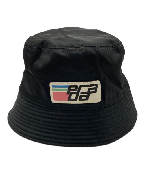 PRADA（プラダ）PRADA (プラダ) レーシングロゴバケットハット ブラック サイズ:SIZE XSの古着・服飾アイテム