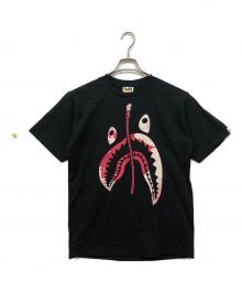 A BATHING APE（アベイシングエイプ）の古着「TIE DYE TWIST SHARK TEE」｜ブラック×ピンク