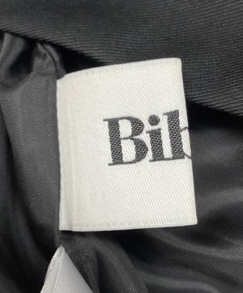 Bibiy.（ビビィ）Bibiy. (ビビィ) ALEXA FLOWER ROMPERS ブラック サイズ:SIZE Freeの古着・服飾アイテム