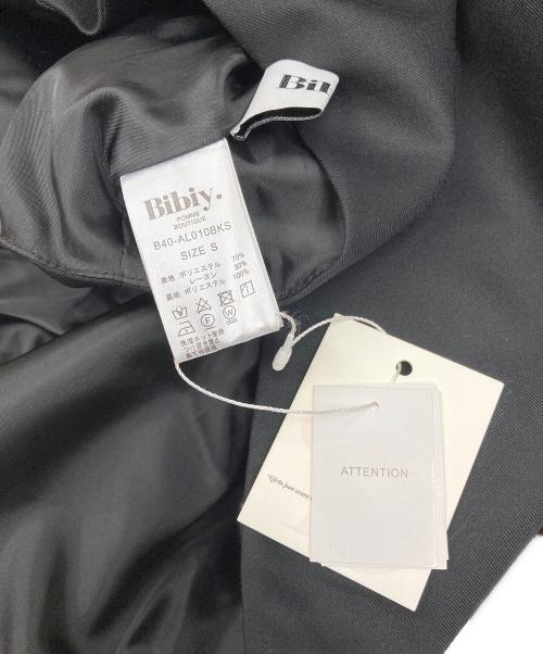 Bibiy.（ビビィ）Bibiy. (ビビィ) ALEXA FLOWER ROMPERS ブラック サイズ:SIZE Freeの古着・服飾アイテム