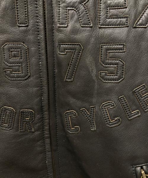 AVIREX（アヴィレックス）AVIREX (アヴィレックス) PATCHED TRUCKER JACKET ブラック サイズ:SIZE Lの古着・服飾アイテム