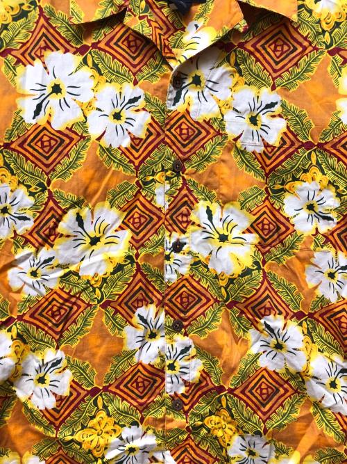 pataloha（パタロハ）pataloha (パタロハ) ハイビスカス柄アロハシャツ オレンジ サイズ:Mの古着・服飾アイテム