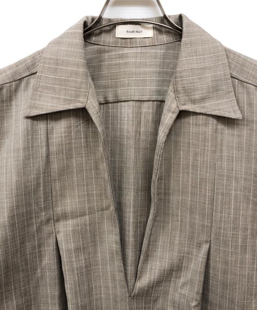 Knuth Marf（クヌースマーフ）knuth marf (クヌースマーフ) スキッパーシャツ ブラウン サイズ:Sの古着・服飾アイテム