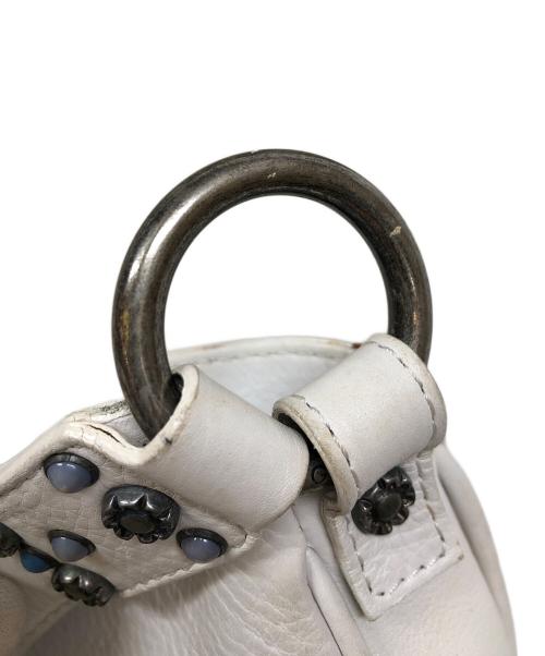 DOLCE & GABBANA（ドルチェ＆ガッバーナ）DOLCE & GABBANA (ドルチェ＆ガッバーナ) バックル付きミニハンドバッグ ホワイトの古着・服飾アイテム