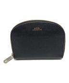 A.P.C.アーペーセー）の古着「ブラックエンボス レザーハーフムーンウォレット」｜ブラック×ゴールド