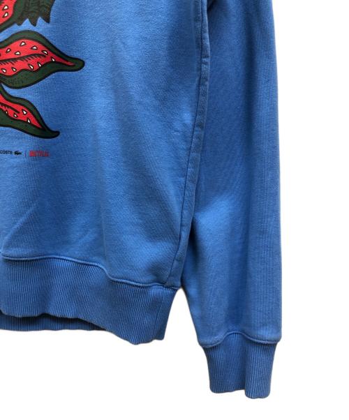 LACOSTE（ラコステ）LACOSTE (ラコステ) NETFLIX (ネットフリックス) アレンジワニロゴクルーネックスウェット ブルー サイズ:4の古着・服飾アイテム