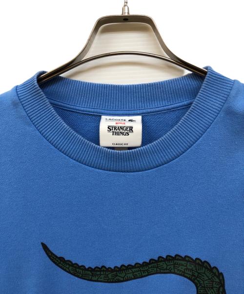LACOSTE（ラコステ）LACOSTE (ラコステ) NETFLIX (ネットフリックス) アレンジワニロゴクルーネックスウェット ブルー サイズ:4の古着・服飾アイテム