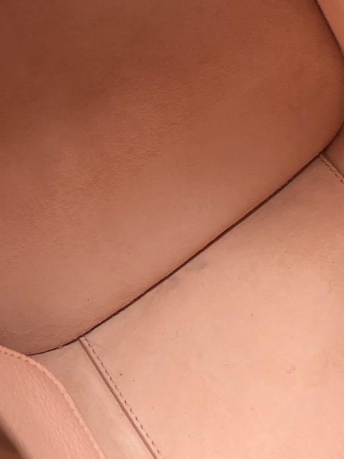 Ferragamo（フェラガモ）Ferragamo (フェラガモ) Studio Soft bag (M)スタジオソフトバッグ ピンクの古着・服飾アイテム