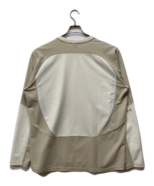 F.C.R.B.（エフシーレアルブリストル）F.C.R.B. (エフシーレアルブリストル) STREAM LINE L/S TOP アイボリー サイズ:XLの古着・服飾アイテム