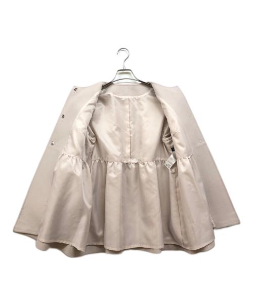 CARA O CRUZ（キャラ オ クルス）CARA O CRUZ (キャラ オ クルス) パール調ボタンの切替ギャザージャケット ベージュ サイズ:9の古着・服飾アイテム
