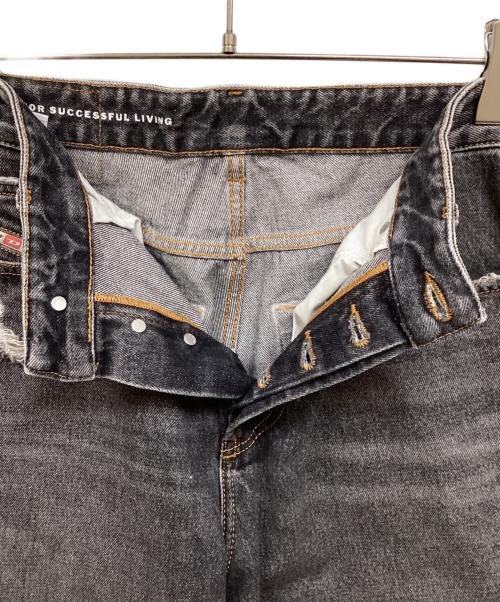 DIESEL（ディーゼル）DIESEL (ディーゼル) RELAXED JEANS D-RISEリラックスジーンズディーライズ グレー サイズ:30の古着・服飾アイテム