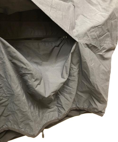 UNIVERSAL PRODUCTS.（ユニバーサルプロダクツ）UNIVERSAL PRODUCTS. (ユニバーサルプロダクツ) PARTEX EQUILIBRIUM PACKABLE VEST グレー サイズ:3の古着・服飾アイテム