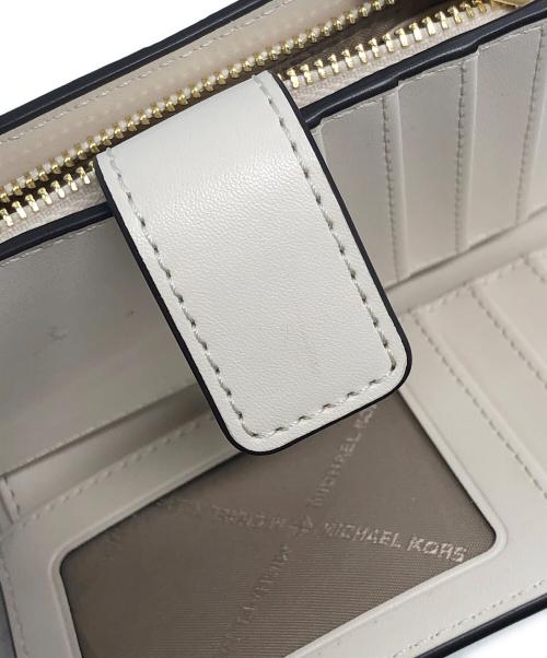 MICHAEL KORS（マイケルコース）MICHAEL KORS (マイケル・コース) 2折り財布 アイボリーの古着・服飾アイテム