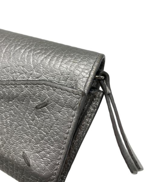 Maison Margiela（メゾンマルジェラ）Maison Margiela (メゾンマルジェラ) 3つ折り財布 シルバーの古着・服飾アイテム