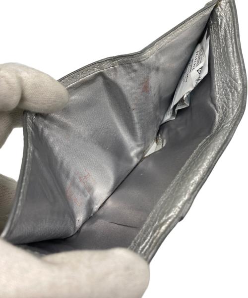 Maison Margiela（メゾンマルジェラ）Maison Margiela (メゾンマルジェラ) 3つ折り財布 シルバーの古着・服飾アイテム