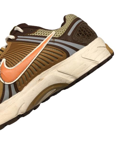NIKE（ナイキ）NIKE (ナイキ) ZOOM VOMERO 5 WHEAT GRASS ブラウン サイズ:24ｃｍの古着・服飾アイテム