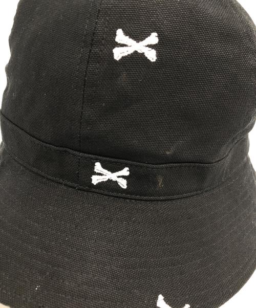 WTAPS（ダブルタップス）WTAPS (ダブルタップス) クロスボーン刺繍バケットハット ブラック サイズ:Ｘ０４　の古着・服飾アイテム