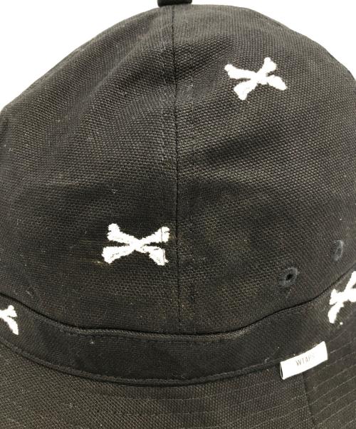 WTAPS（ダブルタップス）WTAPS (ダブルタップス) クロスボーン刺繍バケットハット ブラック サイズ:Ｘ０４　の古着・服飾アイテム