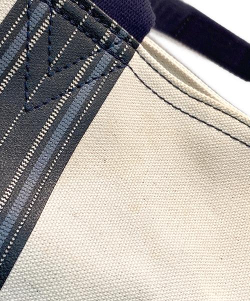 Vivienne Westwood（ヴィヴィアンウエストウッド）Vivienne Westwood (ヴィヴィアンウエストウッド) キャンバストートバッグ ベージュ×ネイビーの古着・服飾アイテム