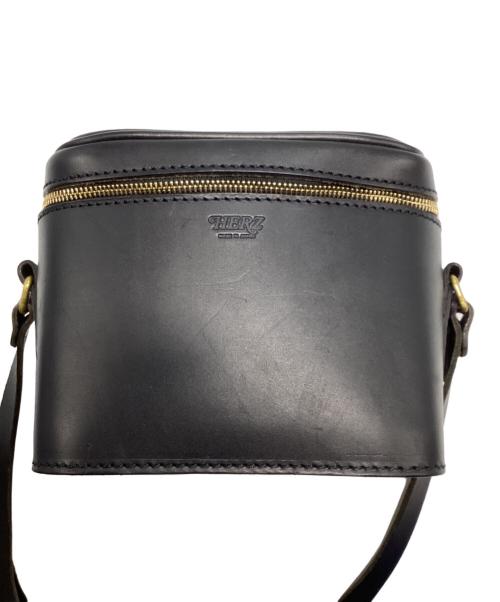 Herz（ヘルツ）Herz (ヘルツ) スクエアショルダーバッグ ブラックの古着・服飾アイテム