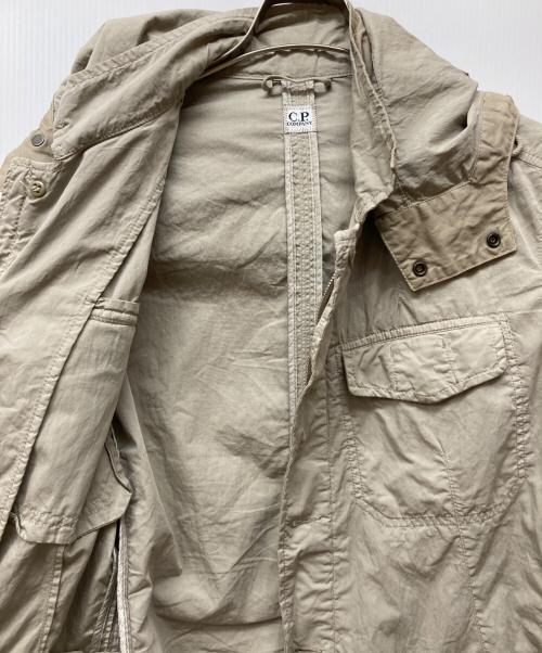 C.P COMPANY（シーピーカンパニー）C.P COMPANY (シーピーカンパニー) オールドフーデッドジャケット カーキ サイズ:48の古着・服飾アイテム