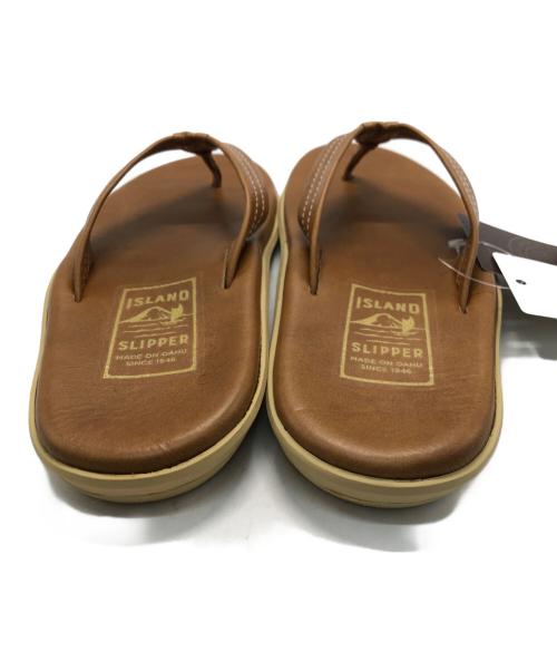 ISLAND SLIPPER（アイランドスリッパ）ISLAND SLIPPER (アイランドスリッパ) レザートングサンダル ブラウン サイズ:SIZE 8 未使用品の古着・服飾アイテム