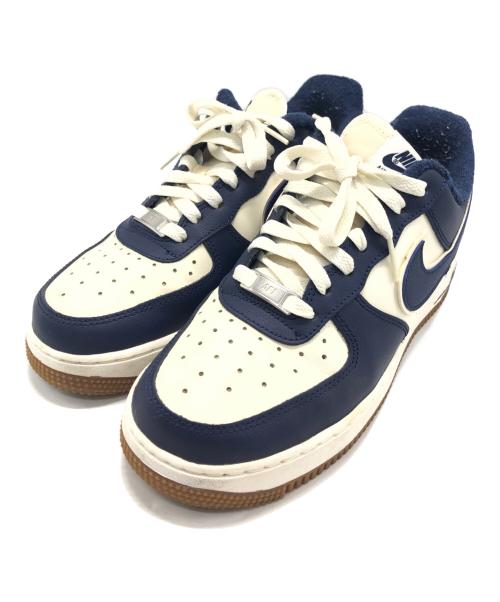 NIKE（ナイキ）NIKE (ナイキ) スニーカー ホワイト×ネイビー サイズ:24ｃｍの古着・服飾アイテム